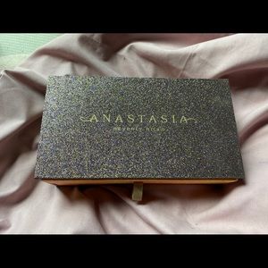 Anastasia Beverly Hills palette vault